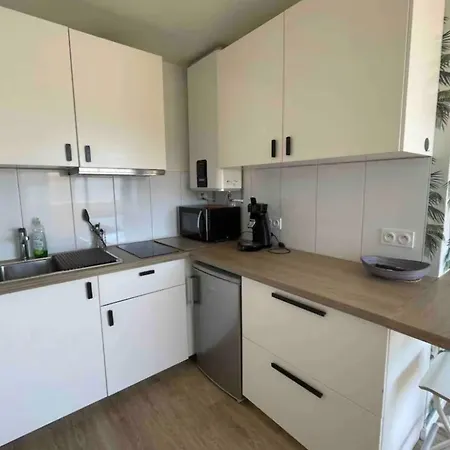 דירה For 4 People Near The With Air Conditioning פאלאבה-לה-פלו